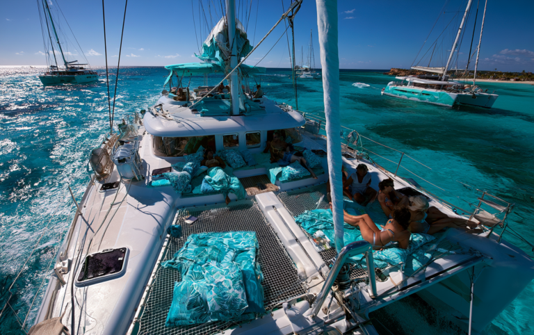 Catamarán One & Only Solo Adultos